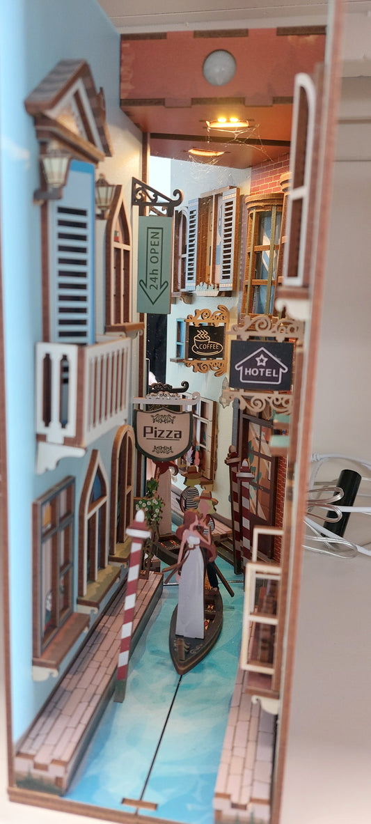 Booknook ready-made - Travel in Venice