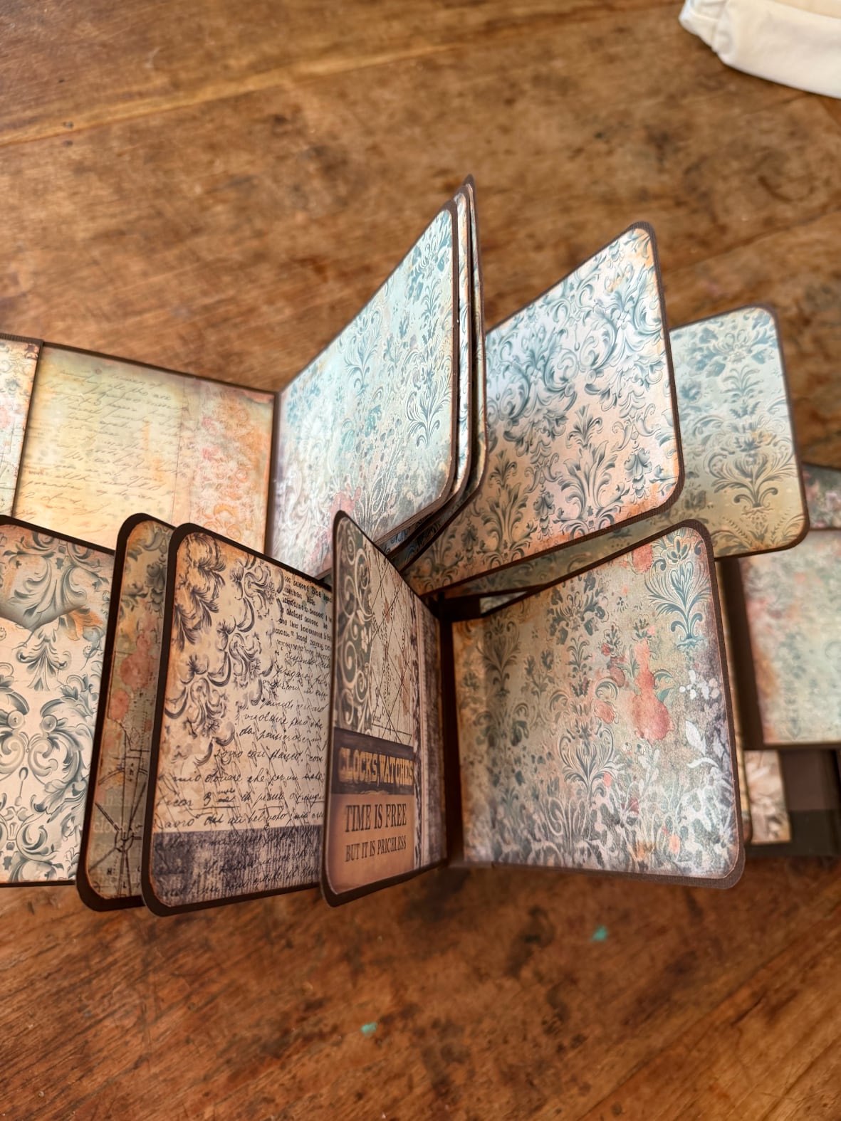 Workshop pop-up album Garden of Time